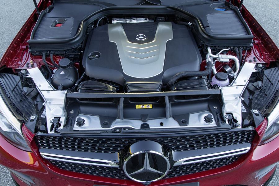 Моторный отсек Mercedes-Benz GLC350 d 4Matic AMG Line Coupe 2016 года  (фото 8 из 26)